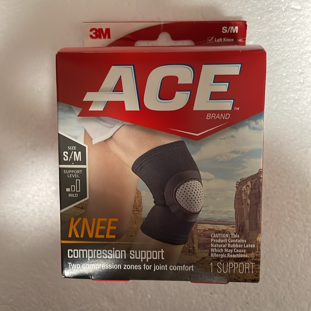 NWOT Ace Brand One Knee Compression Support with 2 compression zones Size Small